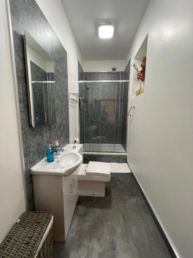 Premier 2 Bed Flat C Apartment Broxburn
